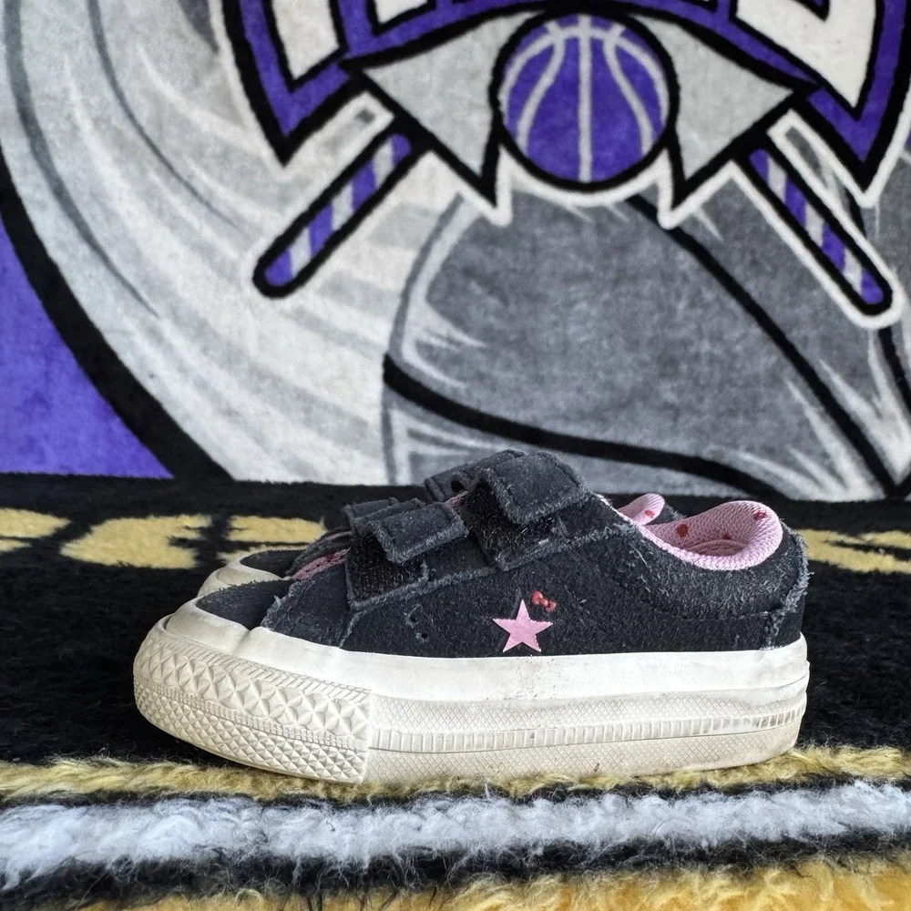Size 3c - Converse Hello Kitty Sanrio Chuck Taylor Kids Girls Sneaker